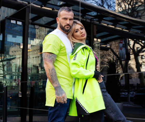 Белла Потемкина с бойфрендом и неоновые велосипедки в американском лубуке Bella Potemkina