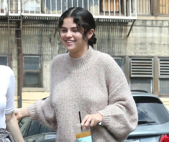 У нее все отлично! Счастливая Селена Гомес на встрече с подругами