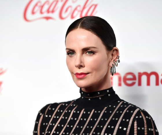 Шарлиз Терон рассказала, что «одинока и доступна»!