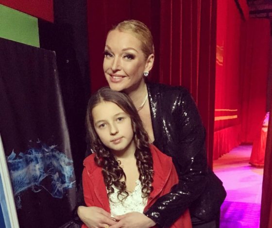 14-летняя дочь Анастасии Волочковой сама зарабатывает после переезда от звездной мамы