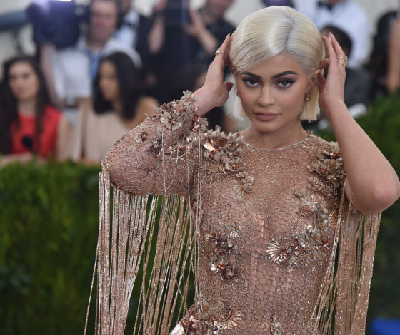 И такое бывает: любимая косметика Кайли Дженнер, которая стоит не больше 15$