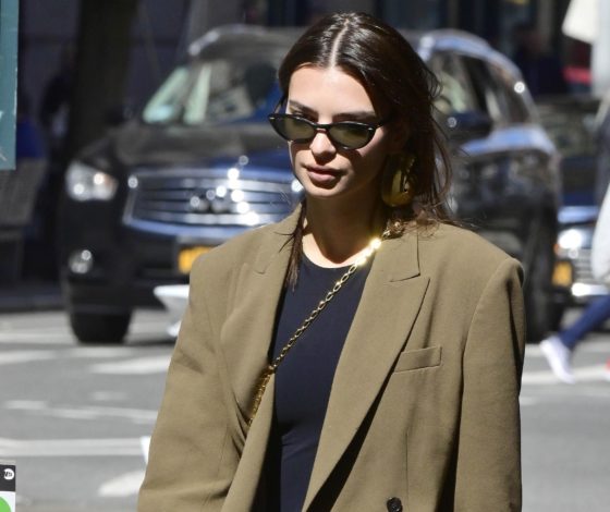 Нам не по себе! Максимально скромный выход Эмили Ратаковски