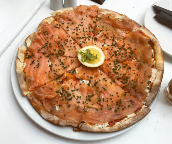 Как приготовить дома пиццу с лососем, как в «Симачеве»?
