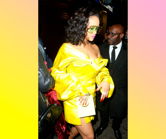 Настроение дня: Рианна поет в караоке песни… Рианны