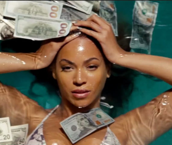 Может больше никогда не работать! Сколько после развода получила жена самого богатого человека в мире?