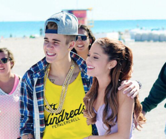 Джастин Бибер стал обезьяной, а Ариана Гранде - зеброй. Что происходит?