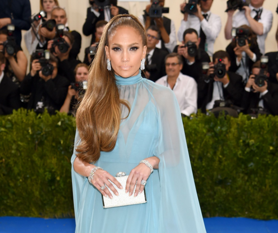 После голого платья в 50: самые стильные выходы Дженнифер Лопес