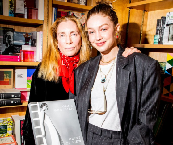 Лук дня: Джиджи Хадид в костюме российского бренда