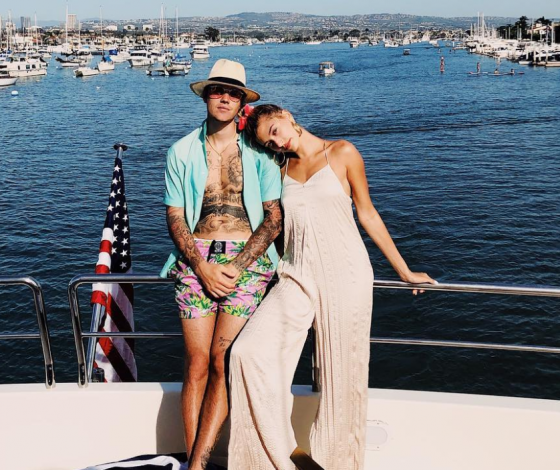 Сколько стоит: комбинезон Хейли, в котором она отдыхает с Джастином на яхте? Спойлер: очень мало!