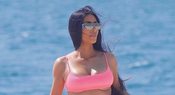 Идеальная! Новые фото Ким Кардашьян в купальнике