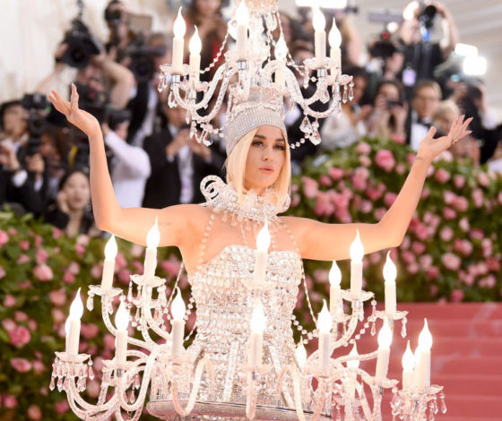 Кэти Пери, Леди Гага, Ким Кардашьян, Ирина Шейк, Эмили Ратаковски, сестры Хадид и сестры Дженнер на Met Gala 2019