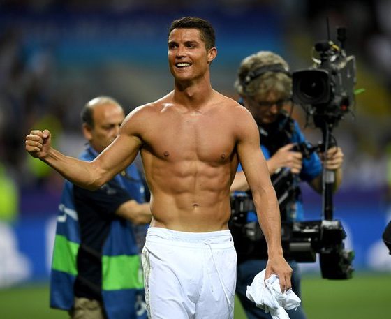 Не только самый горячий футболист, но и прекрасный отец: как Криштиану Роналду тренирует детей