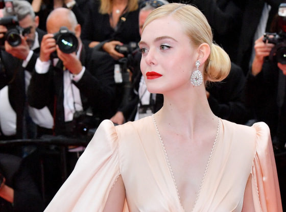 Все ради тонкой талии! Эль Фаннинг потеряла сознание в Каннах!