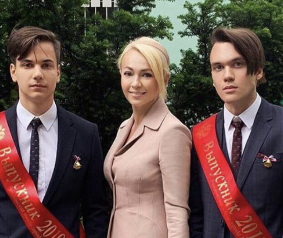 Сезон последних звонков открыт! Как звезды отметили окончание учебного года?