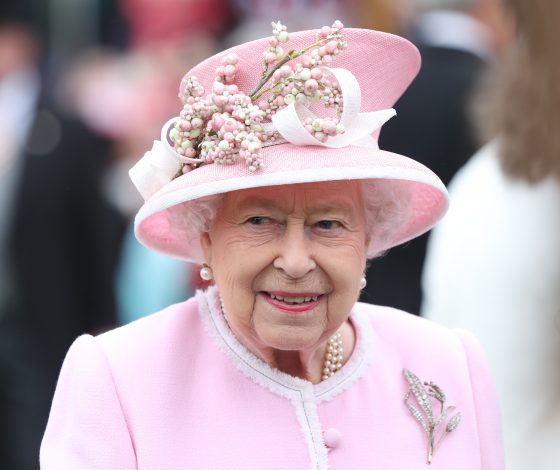 Новое фото: королева Елизавета II с тремя наследниками престола