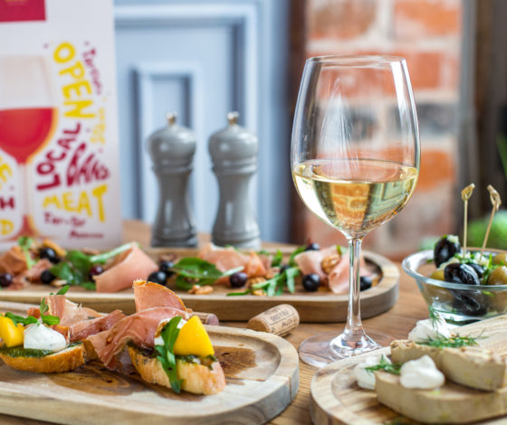 Летняя веранда и шампанское: куда сходить на майских?