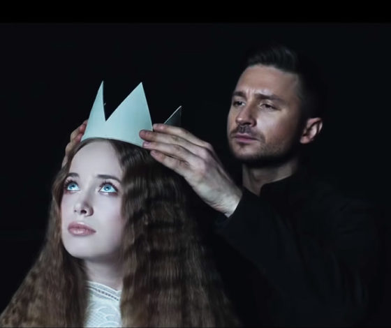 Это успех! Ей 12, и она снялась в главном клипе этого года