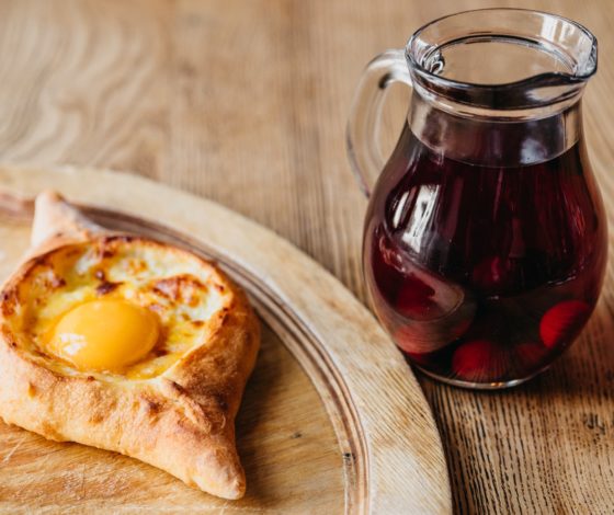 Бронируем стол! Где посидеть с семьей в эти выходные?