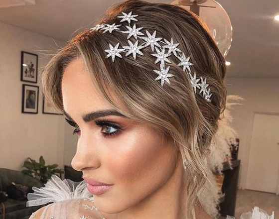 Для особого случая: топ идеальных причесок к выпускному вечеру