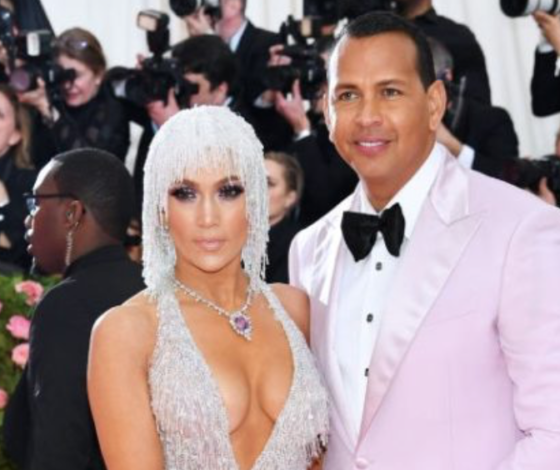 Эмили Ратаковски, Дженнифер Лопес и другие: чьи наряды звезды украли на Met Gala?