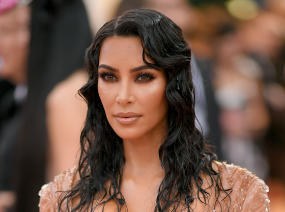 Это надо видеть: самый необычный (и красивый) маникюр Ким Кардашьян