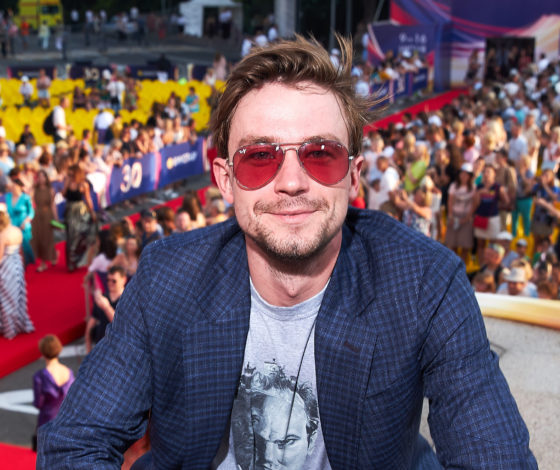 Александр Петров, Роман Абрамович, Мария Кожевникова, Паулина Андреева и Федор Бондарчук на закрытии «Кинотавра»