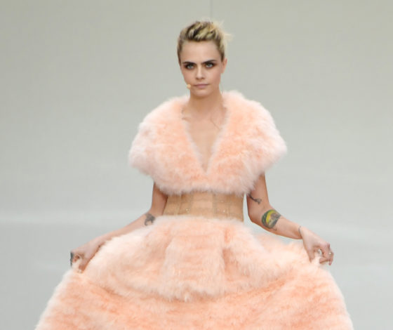 Кара Делевинь, Джиджи Хадид и Фаррелл Уильямс на вечере памяти Карла Лагерфельда 