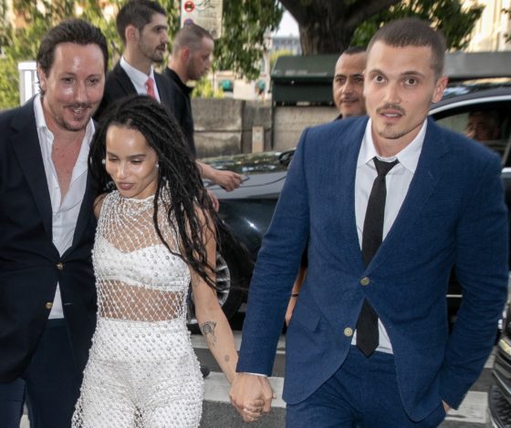 Звезды «Большой маленькой лжи», Кара Делевинь с девушкой и половина Голливуда на свадьбе Зои Кравиц в Париже