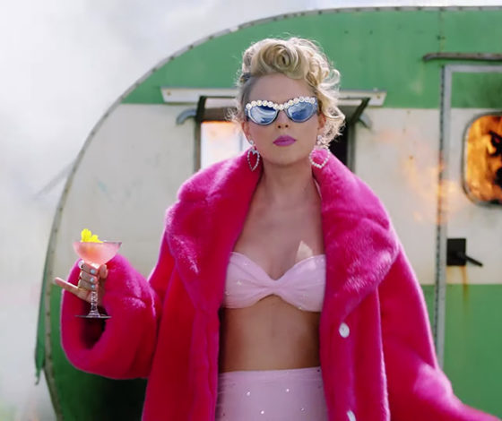 Скандал! Кого скопировала Тейлор Свифт в новом клипе? 