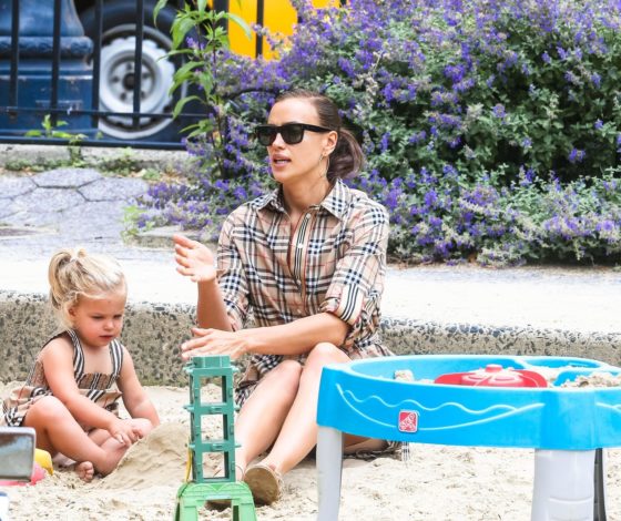 Сколько стоит: платья Ирины Шейк и ее дочки Леи