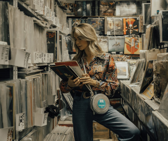 Стилист Маша Колосова показывает, какие сумки носить этим летом