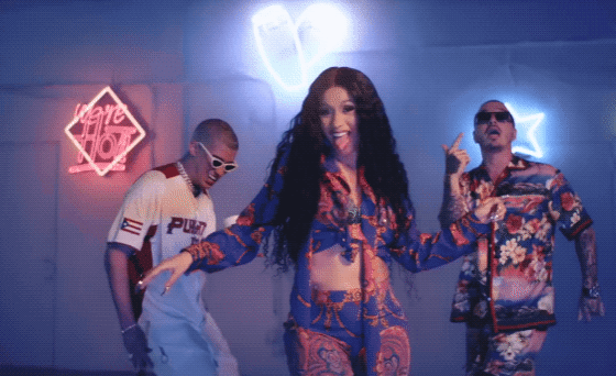 Замазали все! Ну почти! Карди Би разделась в новом клипе: это надо видеть!