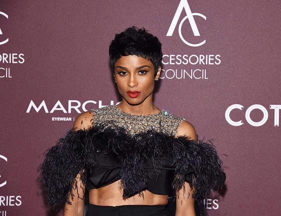 Какая она крутая: Сиара с новой прической!