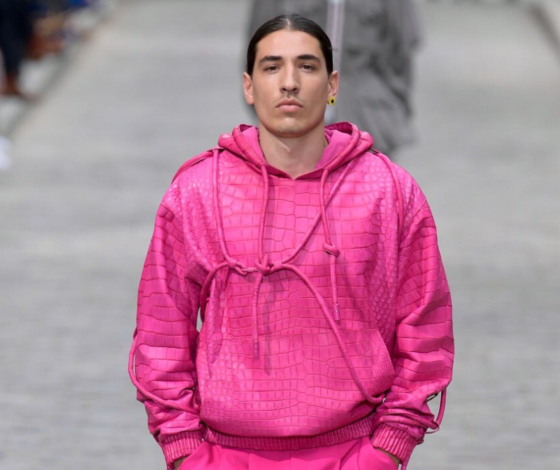 Самый модный футболист планеты Эктор Бельерин на мужском показе Louis Vuitton (четвертом для Верджила Абло)!