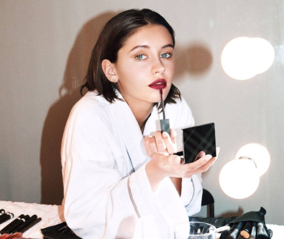 18-летняя дочь Джуда Лоу показала фигуру в купальнике!