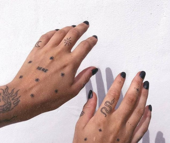 Кто хочет, но не решается: самые крутые татуировки на пальцах