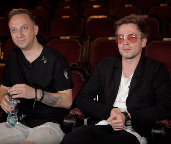 Немного Саши Петрова в дождливый четверг: актер угадывает треки за 10 секунд