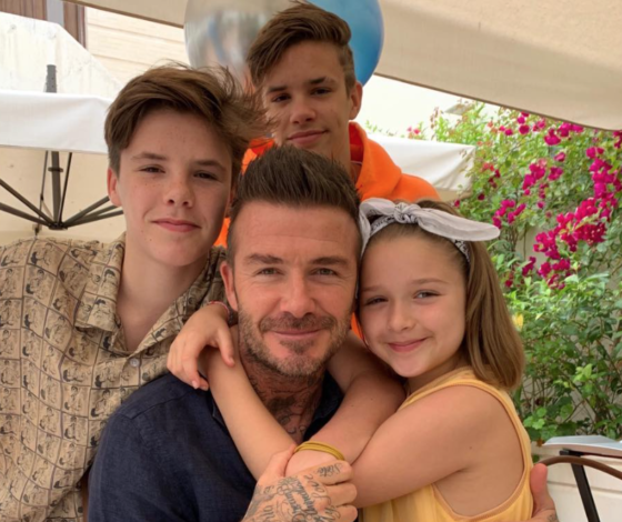 Красивая семья: Дэвид и Виктория Бекхэм отправились в путешествие