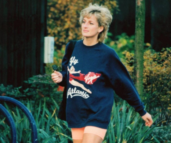 Цифра дня: свитер принцессы Дианы выставили на аукцион! Сколько он стоит?