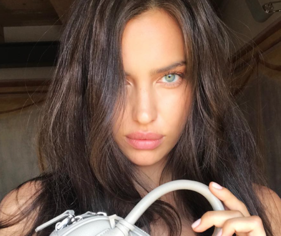 Горячо! Новое фото Ирины Шейк в боди