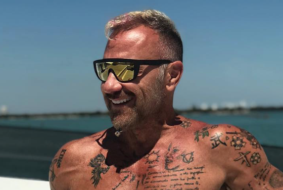 Танцы на карантине: топ-видео «танцующего миллионера»