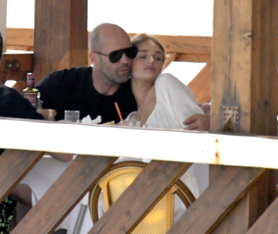 Отдых мечты! Роузи Хантингтон-Уайтли и Джейсон Стэтхем катаются на яхте (и не только!)