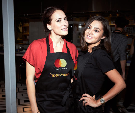 Мария Кравцова, Диля Долинская и Лера Любарская на кулинарной битве блогеров Mastercard и Novikov School