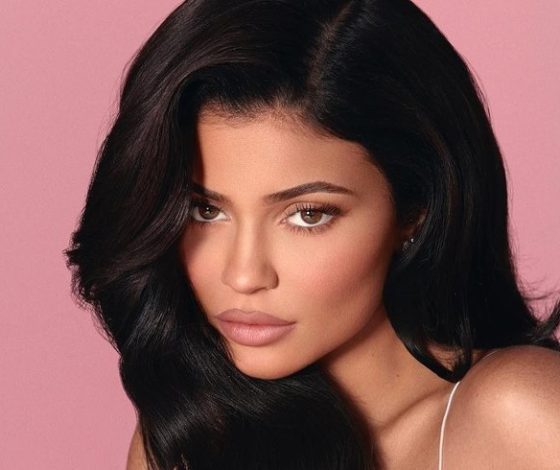 Кайли Дженнер снова самая-самая! Сколько Селена Гомес, Роналду и Ким получают за один пост?