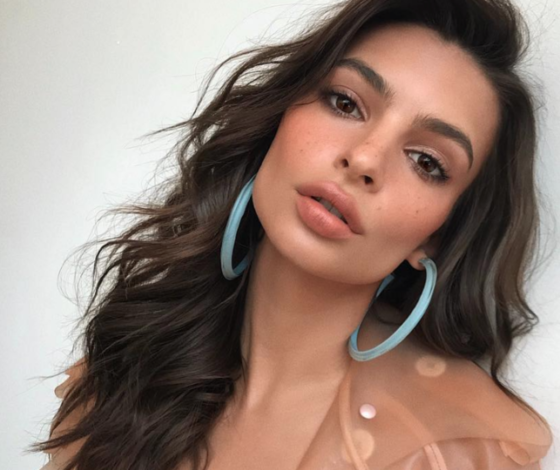 Неожиданно: кто из русских звезд подкатывает к Эмили Ратаковски? У нее вообще-то муж!