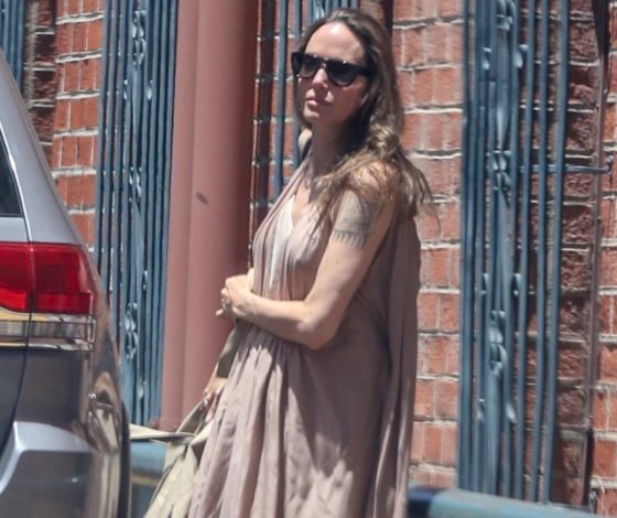 Что случилось? Анджелина Джоли замечена у врача