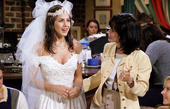 Инсайд дня: Дженнифер Энистон и Кортни Кокс на съемках «Друзей» заменяли двойники