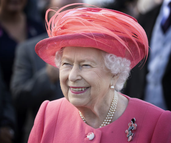 Впервые за 70 лет: Елизавета II уединится с мужем в праздники