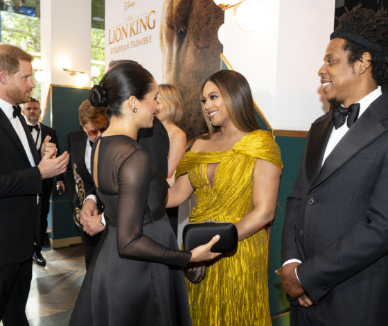 Не ожидали! Что Бейонсе скрывала от Меган Маркл на премьере фильма?