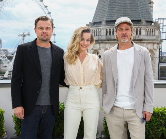 Любимое трио: Марго Робби, Леонардо ДиКаприо и Брэд Питт на фотоколле «Однажды… в Голливуде»